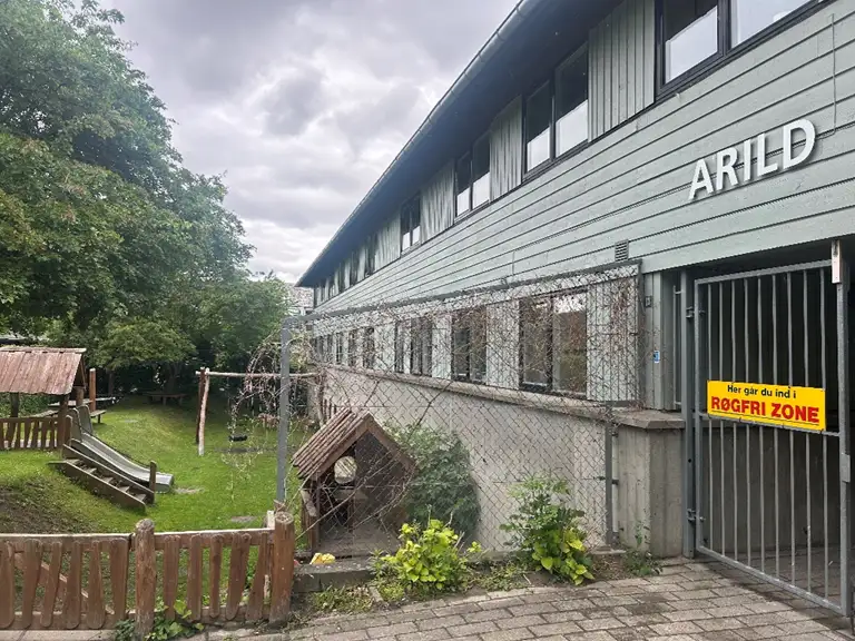 Indgangen til Boerne- og Familieretshuset Arild